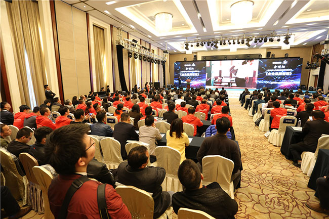 圓滿2017!艾維圖再獲商顯行業(yè)年度兩項(xiàng)大獎(jiǎng)